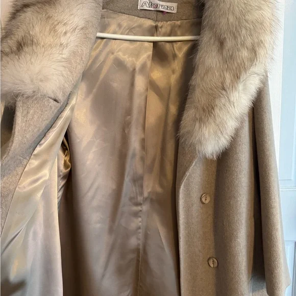 Vintage Alorna Wool Coat w/ Fox Fur Trim - Picture 2 of 5